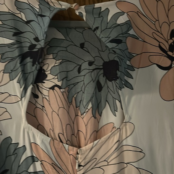 ASOS CURVE FLORAL JUMPSUIT. NWT - Picture 5 of 5